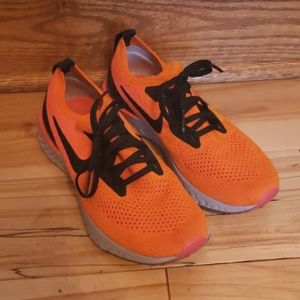 New womens Nike epic react shoes size 6 orange and hot pink color